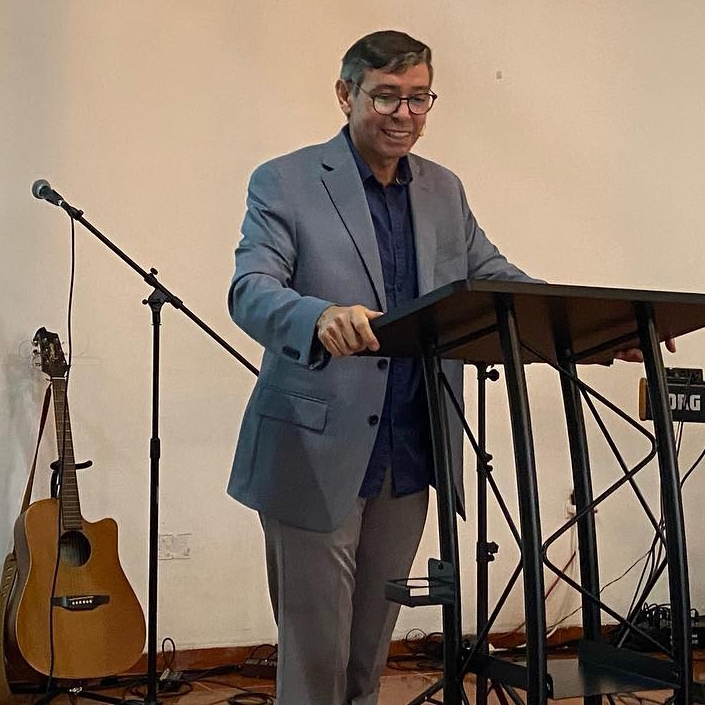 Pastor Felix Colón de Iglesia Gracia Redentora en Vega Baja